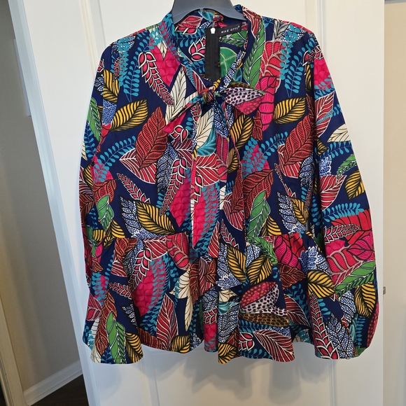 Leaf-Print Tie-Neck Blouse in Multicolor - Picture 9 of 9